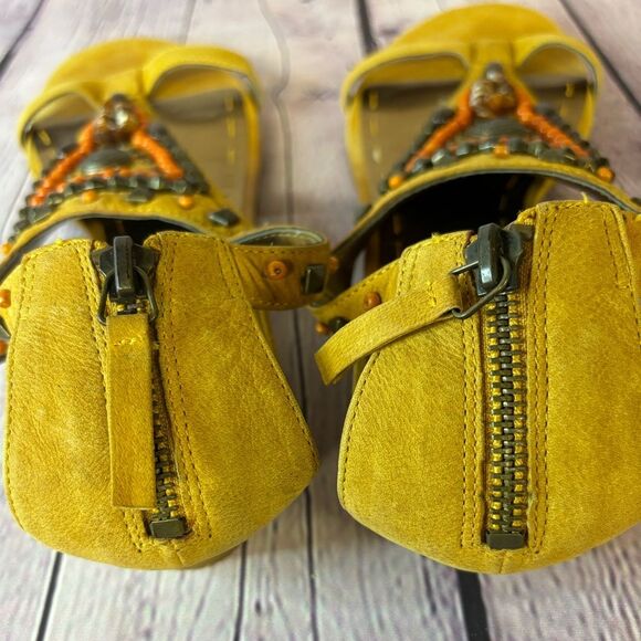 Nine West Medallion Beaded Boho Festival Prairie Wedge Heel Leather Sandals 9.5 - Picture 4 of 7